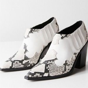 Urban Outfitters Snake Print Heeled Booties Size 8
